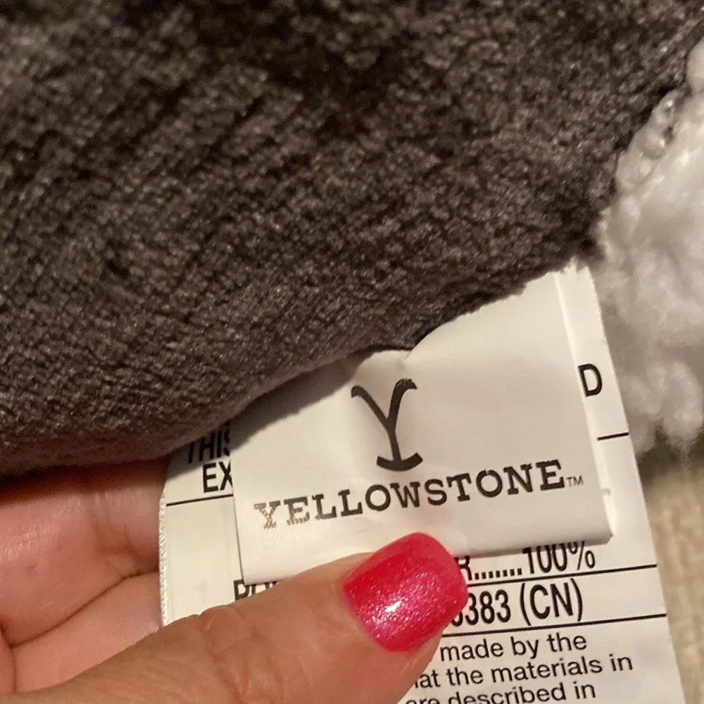 NWT Yellowstone Silk Touch Pillow With Sherpa Back, 22